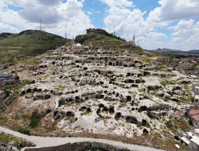 Dünyanın en büyük yamaç yerleşim alanı turizme açılıyor