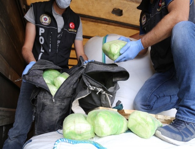 Ağrı’da 20 paket metamfetamin maddesi ele geçirildi