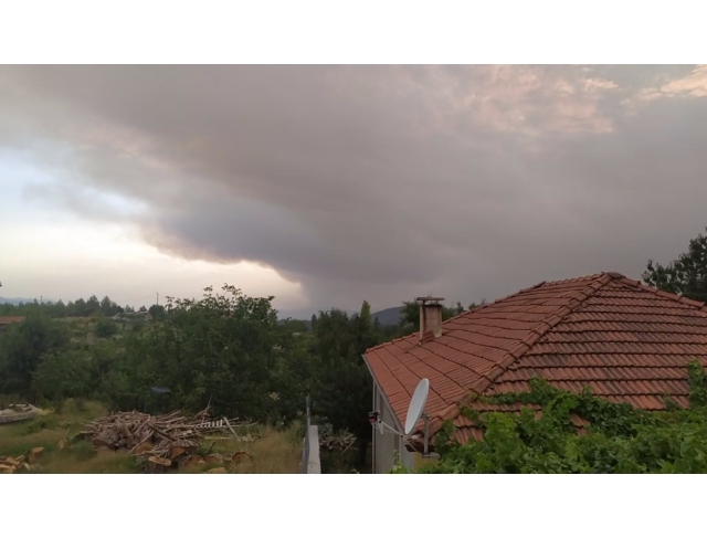 Muğla'daki yangının külleri Denizli ve ilçelerine ulaştı