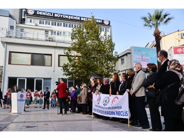 Büyükşehir Kadın Meclisi Ata'nın huzurunda