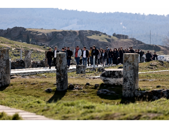 Büyükşehir ile gezen gençler çok mutlu