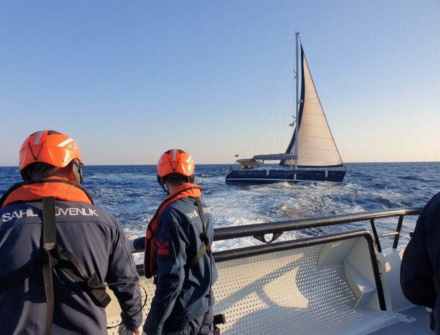 İzmir’de 4 göçmen kaçakçılığı şüphelisi tutuklandı