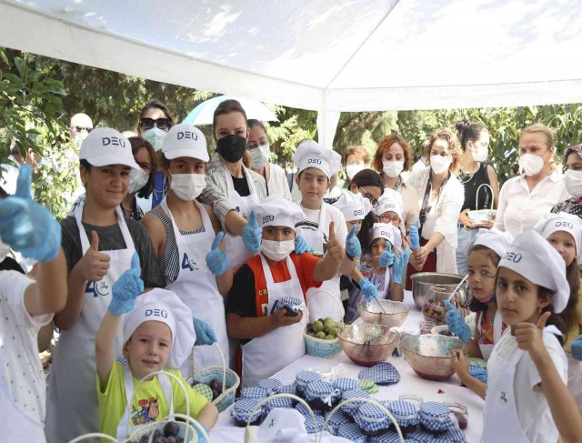 DEÜde tedavi gören çocuklar meyve bahçesinde moral buldu