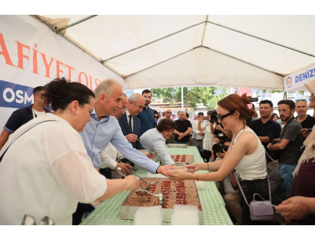 Denizlililer Büyükşehir’in geleneksel aşure hayrında buluştu