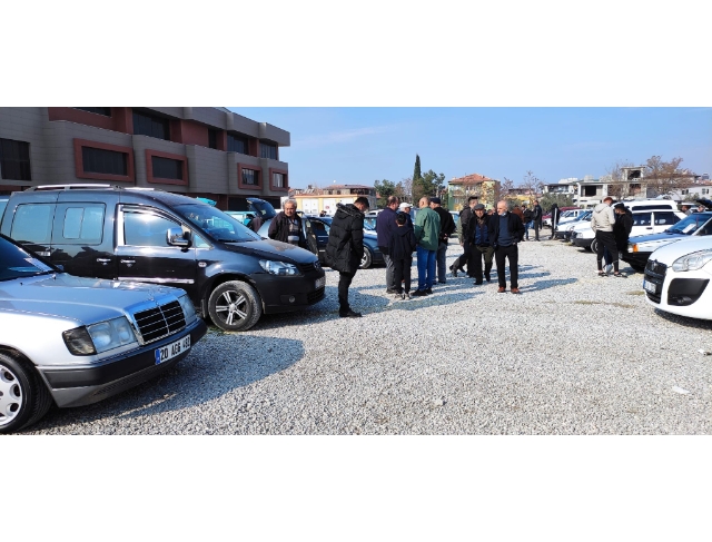 Yılbaşı öncesi oto pazarında yoğunluk