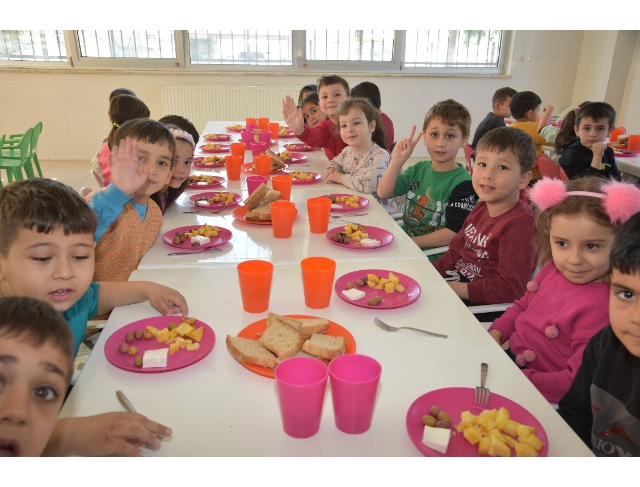 Okul öncesinde ücretsiz yemek uygulaması veli ve öğrencileri memnun etti