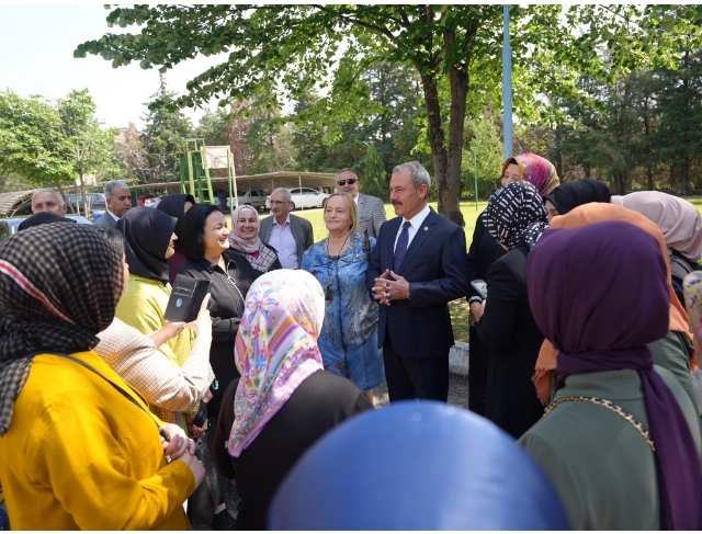 Mazbatasını alan AK Partili Şahin Tin saha çalışmalarına ara vermeden devam etti