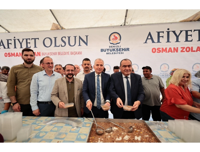 Denizlililer, Büyükşehir’in aşure hayrında buluştu