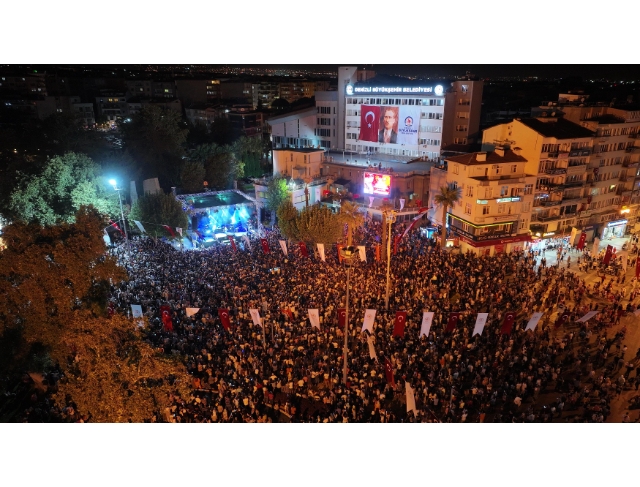 Zafer Bayramı coşkusu Büyükşehir ile yaşandı Büyükşehir’den muhteşem 30 Ağustos Konseri