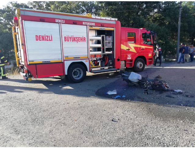 Motosiklet ile çarpışan otomobil mezarlığa uçtu: 2 ölü, 1 yaralı