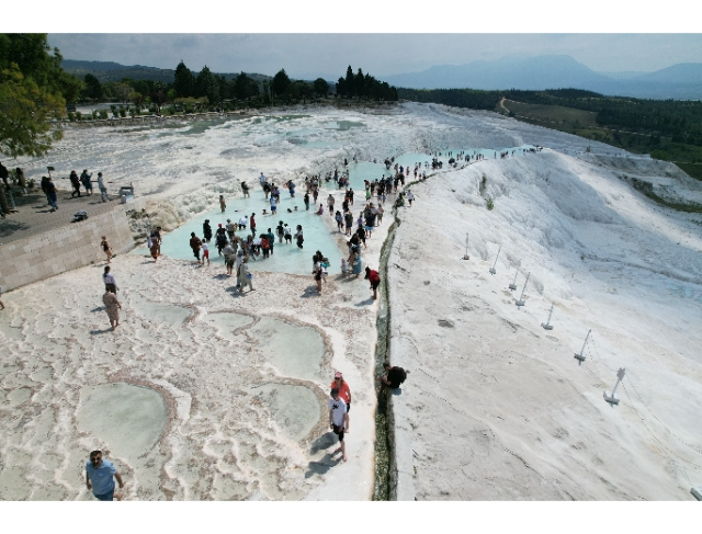 Pamukkale’de termal su debisi 30 yılda 3’te 2 azaldı