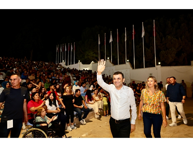 Büyükşehir ile Açık Hava’da sinema keyfi bir başka ‘İftarlık Gazoz’ izleyenleri hem güldürdü, hem ağlattı