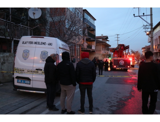 Denizli’de sobadan çıkan yangında çocuğunu 4. kattan bırakarak kurtaran anne hayatını kaybetti