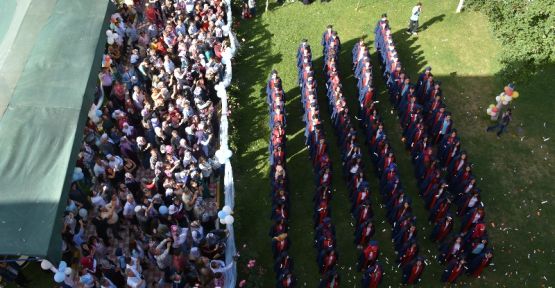 ANADOLU LİSESİNDE MEZUNİYET COŞKUSU