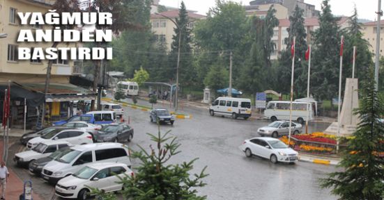 ANİDEN BASTIRAN YAĞMUR VATANDAŞLARI HAZIRLIKSIZ YAKALADI