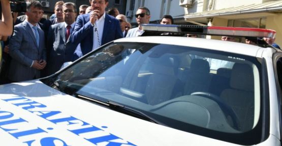 Bakan Zeybekci telsizden anonsla polislerin bayramını kutladı