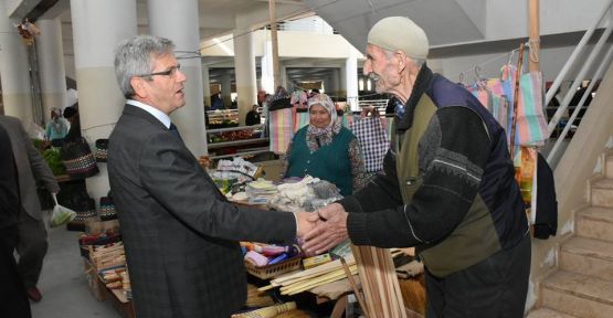 BAŞKAN ŞEVKAN İLÇE PAZARI ESNAFINI ZİYARET ETTİ