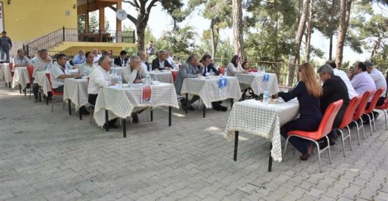 BELEDİYE MECLİS TOPLANTISI AÇIK HAVADA YAPILDI