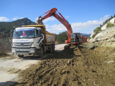 BÜYÜKŞEHİR SUÇATI YOLUNU ONARDI