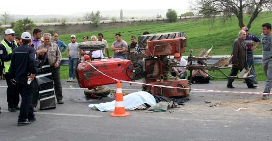 ÇİVRİL’DE TRAFİK KAZASI: 3 YARALI