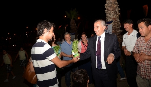 Denizli Belediyesi, 22 bin ücretsiz fesleğen dağıttı