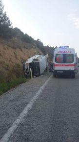 Denizli’de minibüs devrildi: 1’i bebek 9 kişi yaralandı