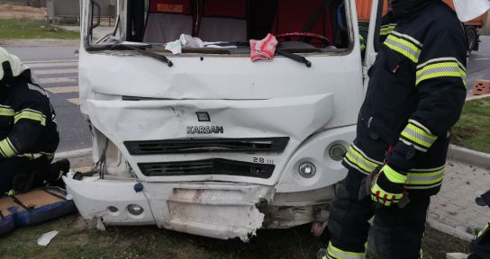 Denizli’de okul servis aracının karıştığı kazada faciadan dönüldü