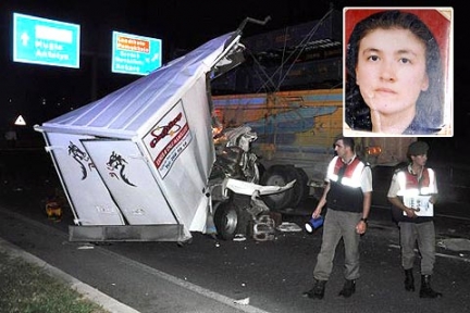 Denizli’de trafik kazası: Anne ve bebeği hayatını kaybetti