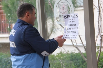 Denizli'de Zabıtadan Afiş Denetimi 