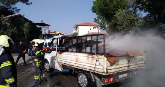 Sabahtan akşama kadar topladığı kağıtlar yandı