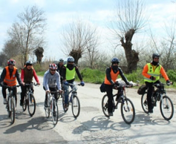 Şehitler için 88 km pedal çevirdiler