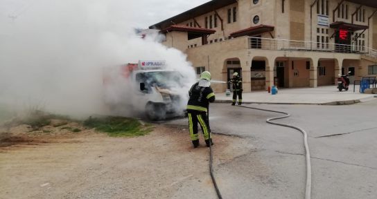 Tüp taşıyan kamyonet alev aldı, facia son anda önlendi