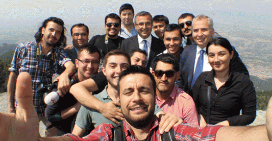 VALİ DEMİR VE ZOLAN BAŞKAN'DAN SELFİE KEYFİ