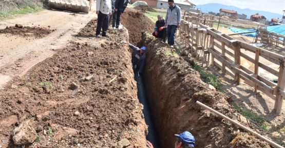 YASSIHÜYÜK MAHALLESİNDE DRENAJ BORU HATTI DÖŞEMESİ BAŞLADI