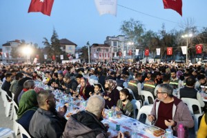 Birlik ve beraberlik ruhu Büyükşehir iftarlarında yaşanıyor