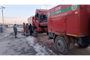 Deprem bölgesinde bozulan araçların imdadına seyyar tamir aracı yetişiyor