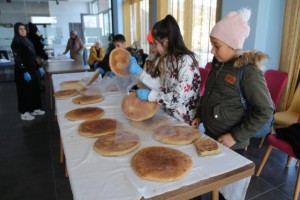 Minikler depremzedelere yardım için ellerinden geleni yapıyor