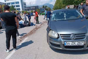 Otomobilin çarptığı kadın yaya ağır yaralandı