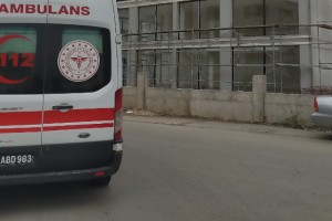 Yıkılan duvarın altında kalan inşaat ustası hayatını kaybetti