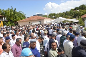 Denizli’deki kazada hayatını kaybeden aile Burdur’da toprağa verildi