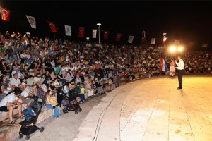 Büyükşehir’in halk dansları festivali kentin dört bir yanında