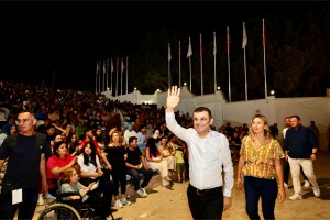 Büyükşehir ile Açık Hava’da sinema keyfi bir başka ‘İftarlık Gazoz’ izleyenleri hem güldürdü, hem ağlattı