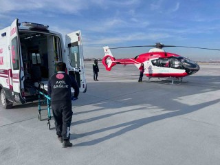 Göğüs ağrısı çeken hasta, ambulans helikopter ile Vana getirildi