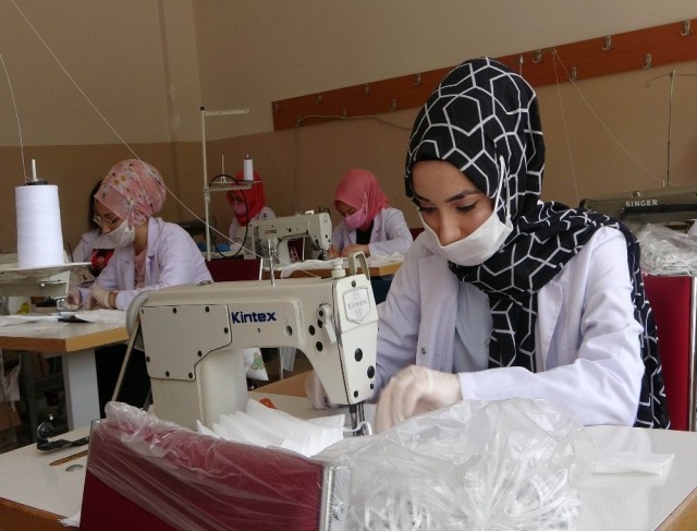 LGS’ye girecek öğrencilerin maskeleri arkadaşları tarafından hazırlanıyor