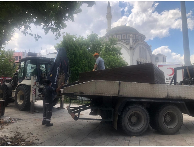 Bayramyeri Meydanı bomboş kaldı