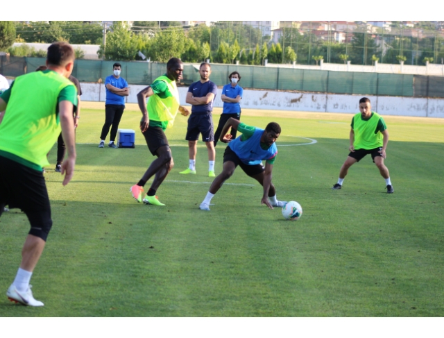 Rizespor maçında yeşil siyahlı takımdan 4 oyuncu forma giyemeyecek