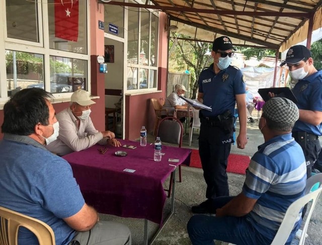 Derebucakta polis korona virüs denetimlerini sıklaştırdı