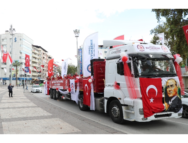 Cumhuriyet Bayramı TIR'ıyla bayram coşkusu tüm kenti sardı