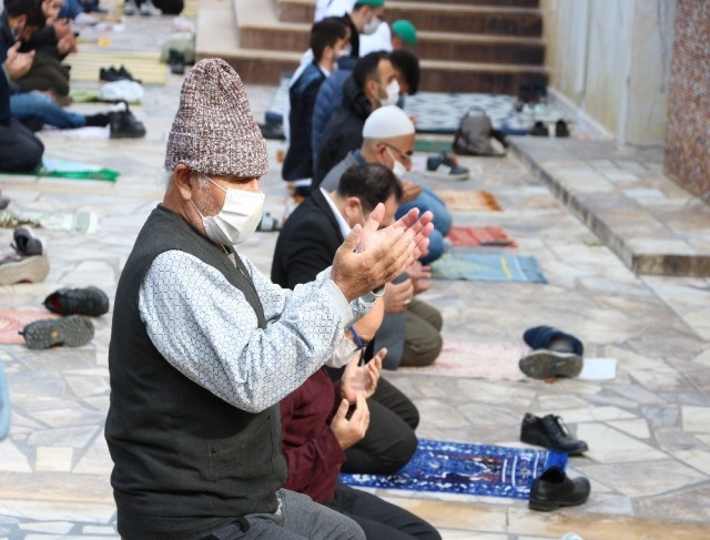 İzmir’de buruk cuma namazı