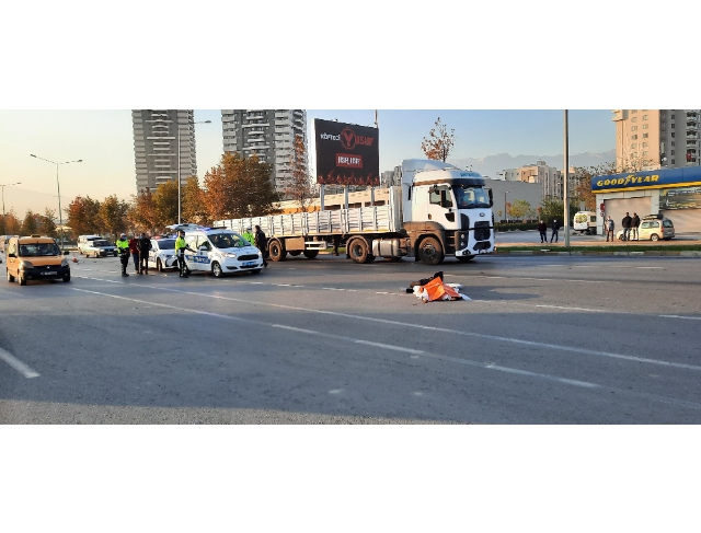 Mesaiye yetişmeye çalışan kadın motosiklet çarpması sonucu öldü